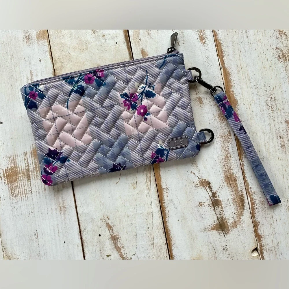 LUG Peekaboo Quilted Wristlet MINT wallet purse casual travel NWOT